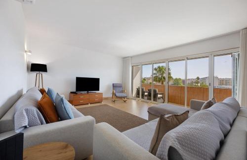 Telheiro Apartment | Discover Marina Elegance: Family-Friendly 4-Star Retreat