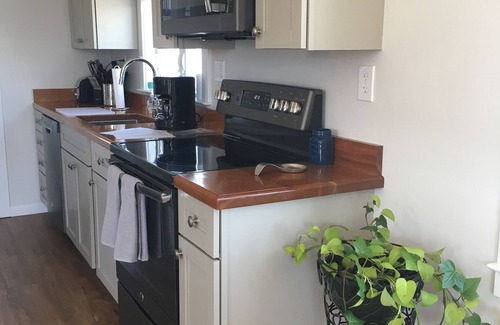 Clinton House | Exceptional Stay at Marina Guest House with Oceanfront Views