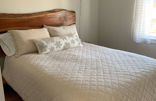 Clinton House | Exceptional Stay at Marina Guest House with Oceanfront Views