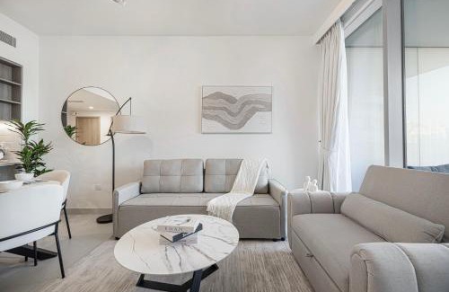 Dubai Marina Apartment | Marina Horizon by LIV High Floor 1BR, For 5 Guests, Dual Gyms & Marina View