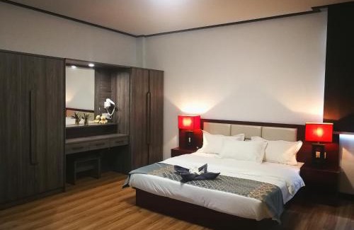 Solomon Islands Hotel | Discover Marina Hotel: Pet-Friendly with Pool & Restaurant