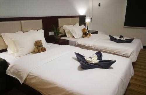 Solomon Islands Hotel | Discover Marina Hotel: Pet-Friendly with Pool & Restaurant