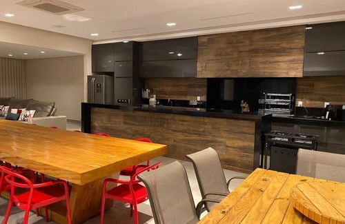 Capitolio House | Discover Marina House: Pet-Friendly Retreat with Lake Views