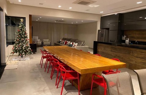 Capitolio House | Discover Marina House: Pet-Friendly Retreat with Lake Views