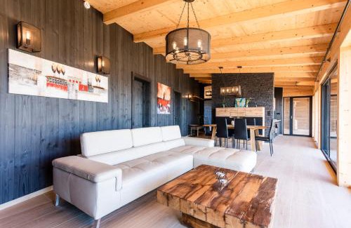 Bobrovnik Resort | Exceptional Marina Liptov: Poolside Retreat by the Ocean