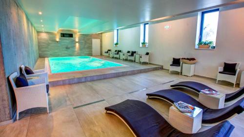 Bobrovnik Resort | Exceptional Marina Liptov: Poolside Retreat by the Ocean