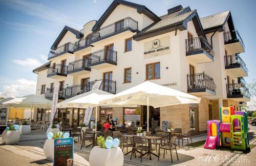 Mielno Resort | Scenic Marina Mielno: Lakeside Stay with Family-Friendly Dining