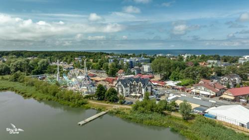 Mielno Resort | Scenic Marina Mielno: Lakeside Stay with Family-Friendly Dining