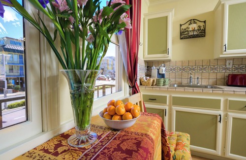 Marina District Hotel | Enjoy Comfort at Marina Motel with Spa and Family Amenities