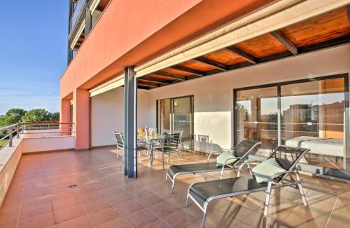 Telheiro Apartment | Oceanfront Marina Park 1002 with Pool & 9.3/10 Guest Rating