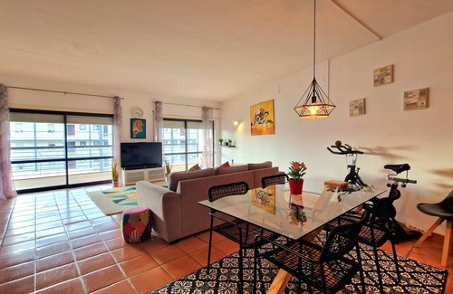 Telheiro Apartment | Marina Park Lagos with swimming pool and surrounding green area