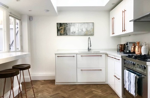 Ramsgate House | Marina Retreat - Modern, stylish house with harbour views