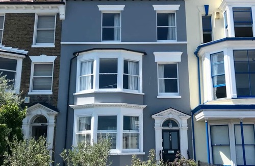 Ramsgate House | Marina Retreat - Modern, stylish house with harbour views