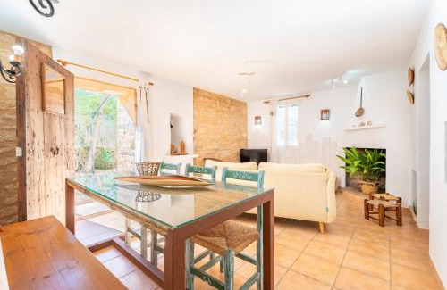 Campos House | Delightful Marina Ses Covetes: 4-Star Comfort Awaits
