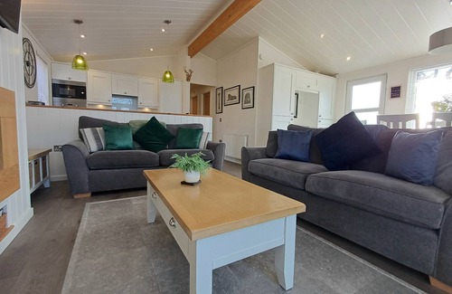 Troutbeck Bridge Cabin | Marina View Lodge: Ideal Family Retreat with Kitchen Access