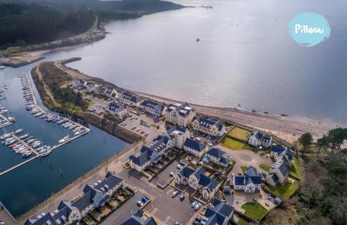 Inverkip Apartment | Oceanfront Marina View Apartment with Pet-Friendly Amenities