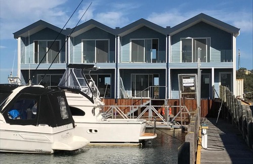 Wannanup Ski Chalet | Scenic Marina View Chalets with Family-Friendly Amenities