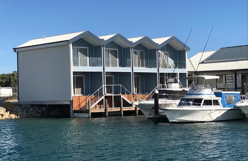 Wannanup Ski Chalet | Scenic Marina View Chalets with Family-Friendly Amenities