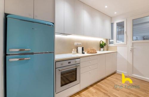 Pasalimani Apartment | Marina View Haven - King Beds and Cosy Fireplace