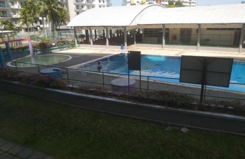 Baharu Apartment | Marina View: Family-Friendly Pool Retreat in Teluk Kemang