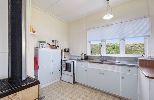 Motuoapa House | Unforgettable Marina Views at Motuoapa Bach - 10/10 Rating