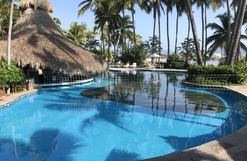 Isla Navidad Villa | Discover Marina Villas: Ocean View Retreat at Grand Isla Navidad