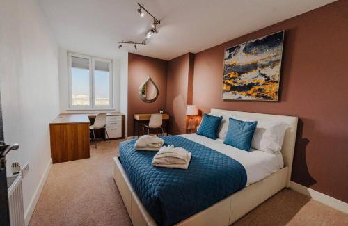 Seafront Apartment | Oceanfront 2 BD Flat with Scenic Marina Views