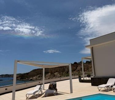 Augusta House | Oceanview Retreat at MarinaBay - Guest Rated 9.9/10