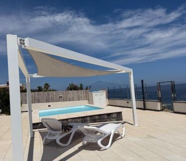 Augusta House | Oceanview Retreat at MarinaBay - Guest Rated 9.9/10