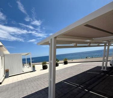 Augusta House | Oceanview Retreat at MarinaBay - Guest Rated 9.9/10