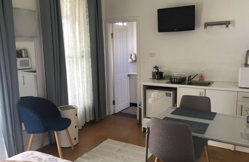 South Fremantle Apartment | Cozy Marine Beach Studio with Ocean Views & Pool Access
