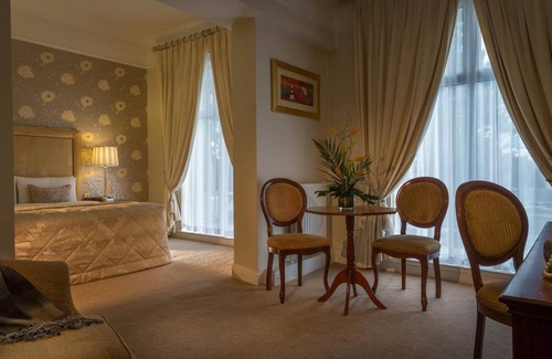 Sutton Cross Hotel | Discover Marine Hotel: Family-Friendly with Pool & Spa