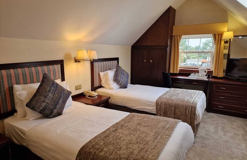 Sutton Cross Hotel | Discover Marine Hotel: Family-Friendly with Pool & Spa