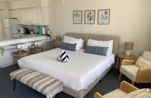 Hollywood South Central Beach Apartment | Oceanfront Marine Villas #6: Family-Friendly Getaway