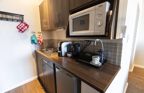 Simon's Town House | Discover Mariner Guesthouse: Family-Friendly with Dining & More