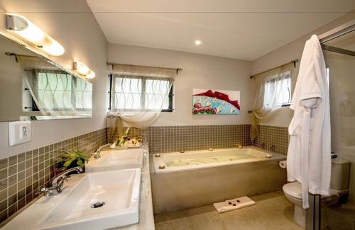 Simon's Town House | Discover Mariner Guesthouse: Family-Friendly with Dining & More