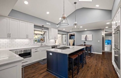 Delafield House | Unforgettable Mariner Harbor: 5BR Lake House & Beach Access