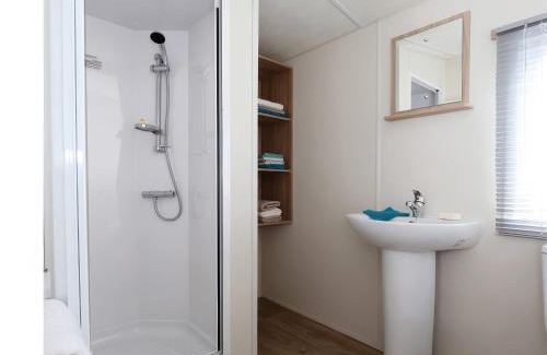 Hayling Island House | Mariner's Meadow - Hayling Island