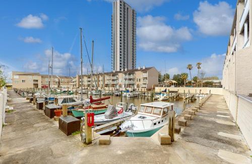 El Lago Apartment | Guest Rated: Mariner Village 108 with Pool & Family Fun