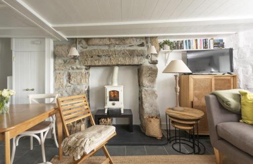 Mousehole House | Discover Mariners Cottage: 4-Star Retreat for Families