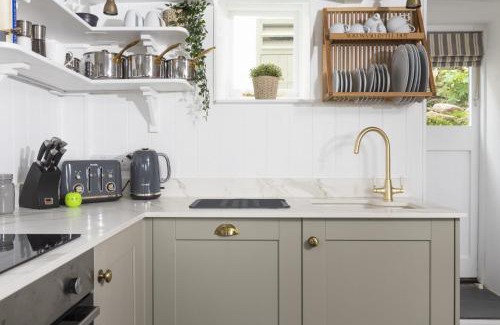 Mousehole House | Discover Mariners Cottage: 4-Star Retreat for Families