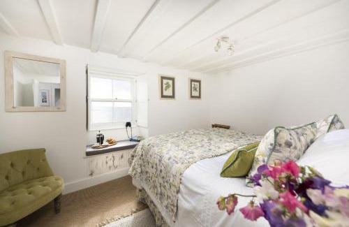 Mousehole House | Discover Mariners Cottage: 4-Star Retreat for Families