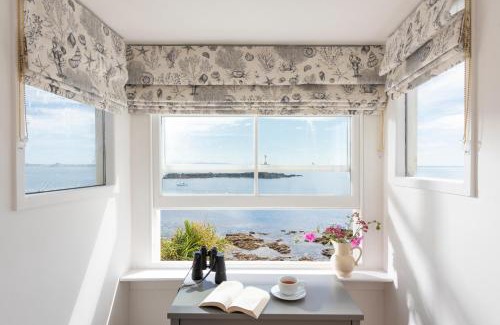 Mousehole House | Discover Mariners Cottage: 4-Star Retreat for Families