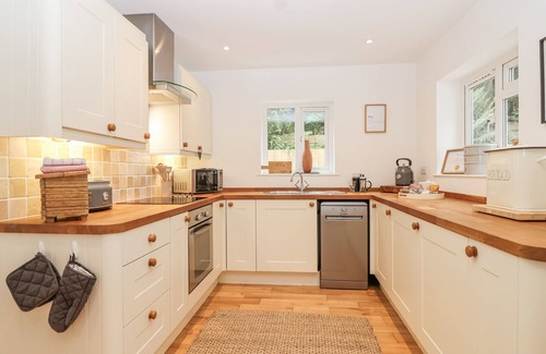 Gorran Haven Cottage | Pet-Friendly Mariners Rest Cottage with Ocean View in Gorran Haven