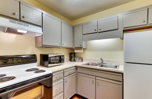 Kingsland Hotel | Cozy Mariners Suites: Oceanfront Retreat with Pool & Spa