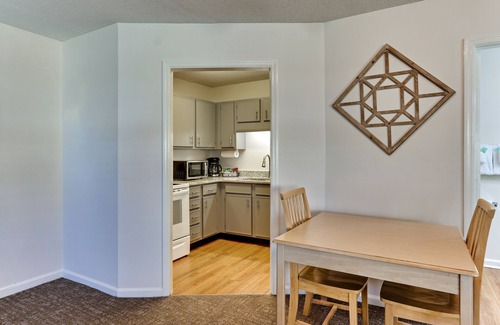 Kingsland Hotel | Cozy Mariners Suites: Oceanfront Retreat with Pool & Spa