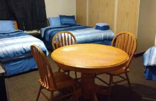 Marinette Hotel | Budget-Friendly Marinette Inn with Breakfast & Family Amenities