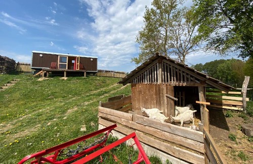Pobezovice Other | Idyllic Getaway: Maringotka na Samotě na Kozí Farmě