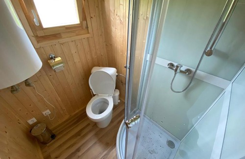 Pobezovice Other | Idyllic Getaway: Maringotka na Samotě na Kozí Farmě