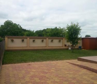 Hajduszoboszlo House | Exceptional Marinica Apartman: Family-Friendly Retreat
